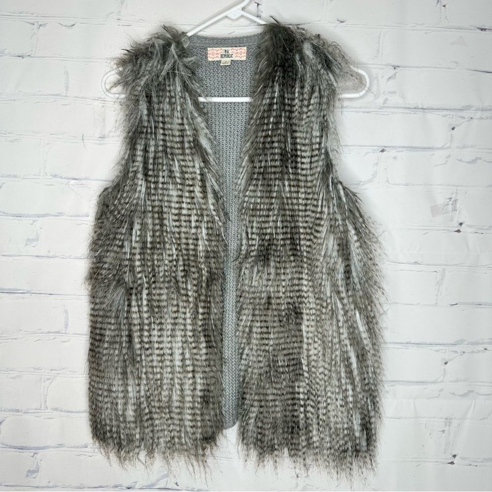 Pink Republic small sweater vest with faux fur